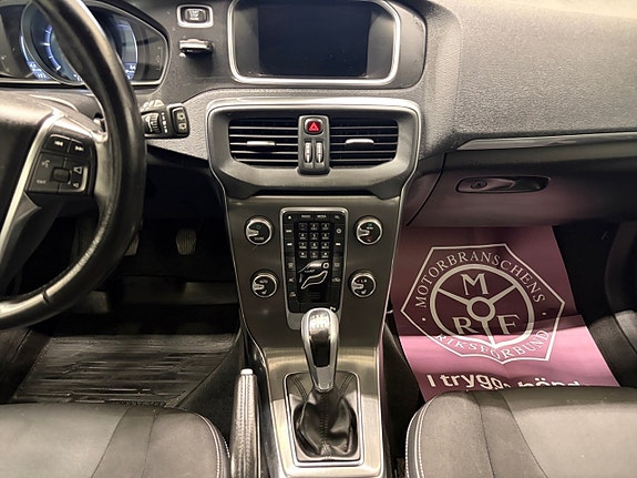 Volvo V40 12 of 18