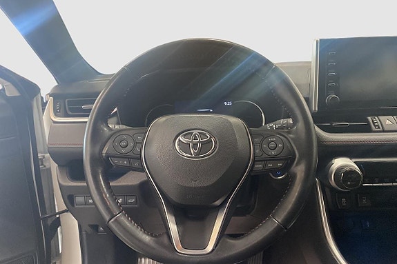 Toyota RAV4 3 of 5