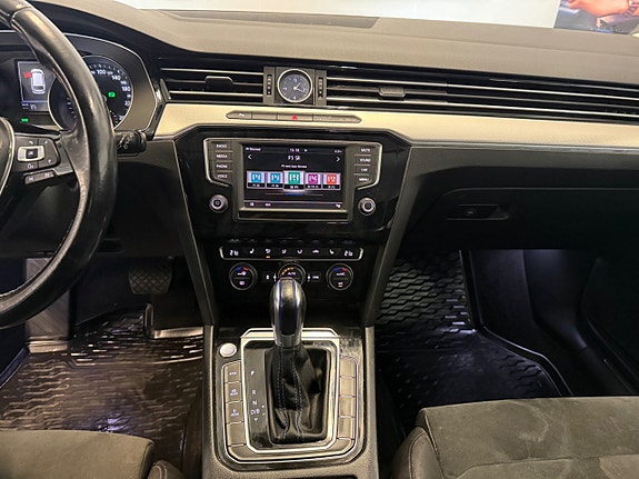 Volkswagen Passat 16 of 26