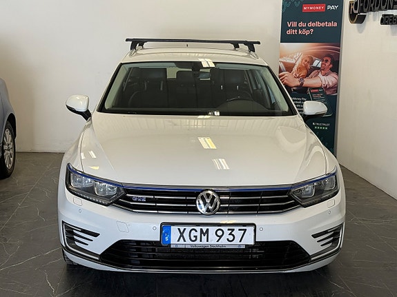 Volkswagen Passat 2 of 26