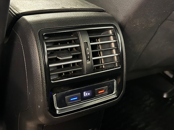 Volkswagen Passat 21 of 26