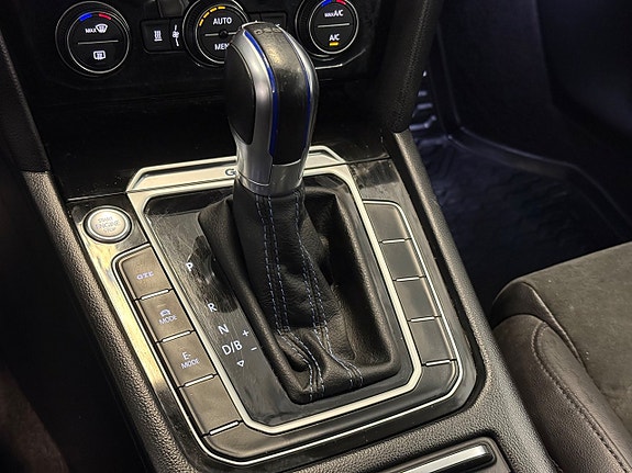 Volkswagen Passat 12 of 26
