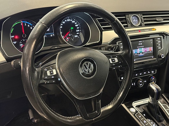 Volkswagen Passat 11 of 26