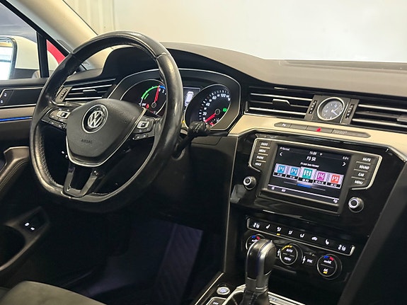 Volkswagen Passat 23 of 26