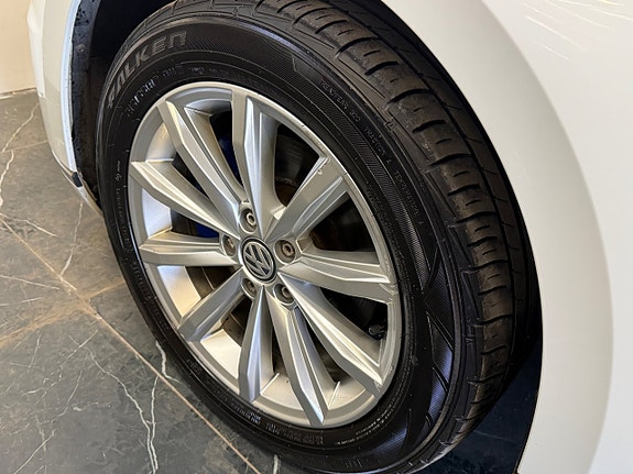 Volkswagen Passat 26 of 26