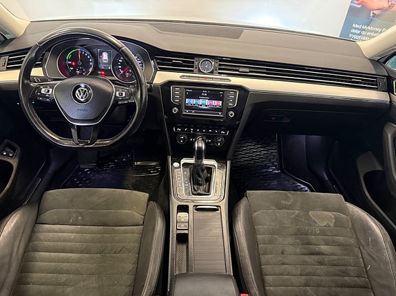 Volkswagen Passat 14 of 26