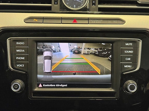 Volkswagen Passat 18 of 26