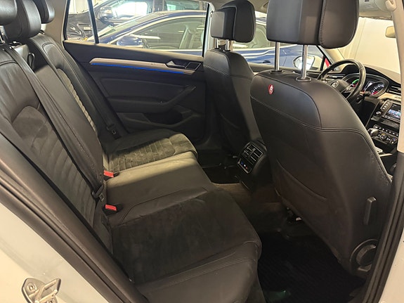 Volkswagen Passat 22 of 26