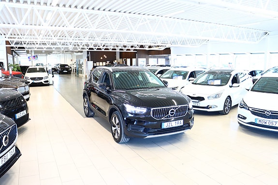 Volvo XC40 3 of 5