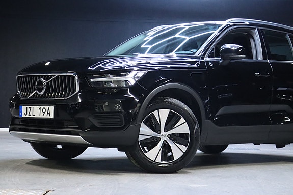 Volvo XC40 4 of 5