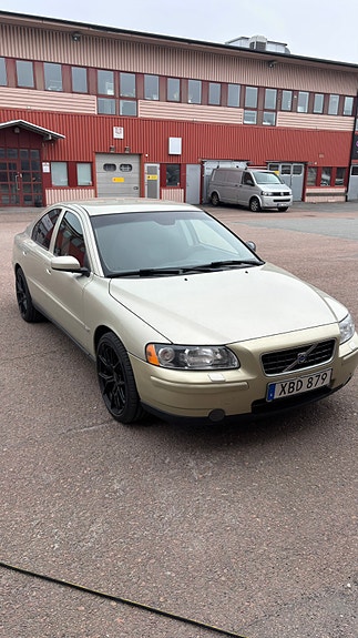 Volvo S60 4 of 5