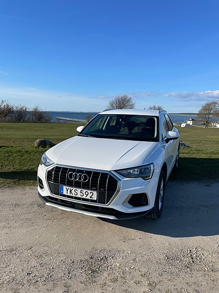 Audi Q3 2 of 16