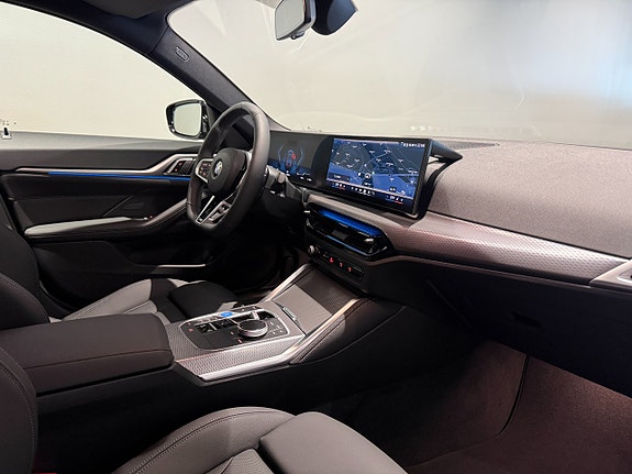 BMW i4 9 of 18