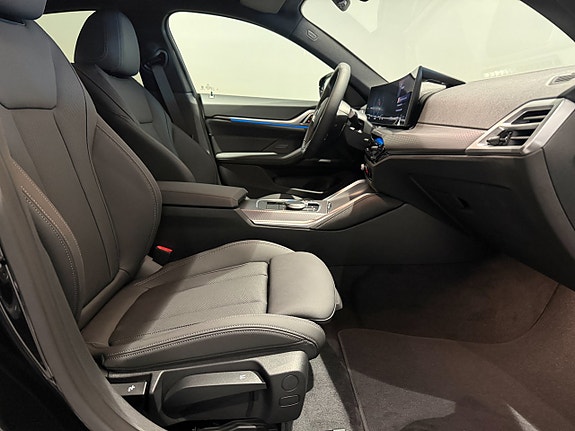 BMW i4 8 of 18