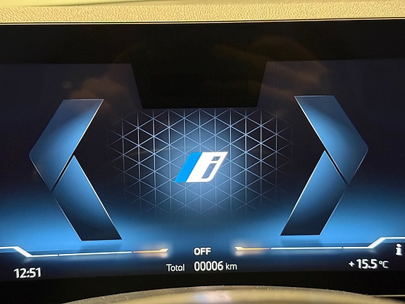 BMW i4 14 of 18