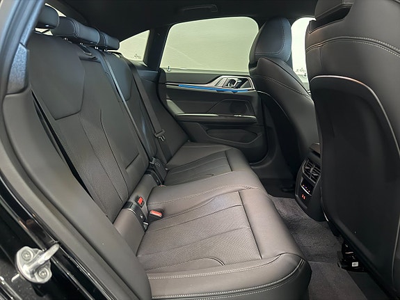 BMW i4 7 of 18