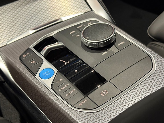 BMW i4 16 of 18