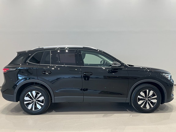 Volkswagen Tiguan 4 of 24