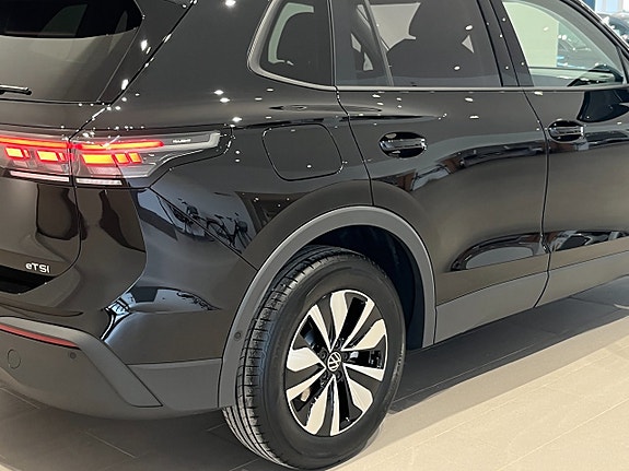 Volkswagen Tiguan 7 of 24