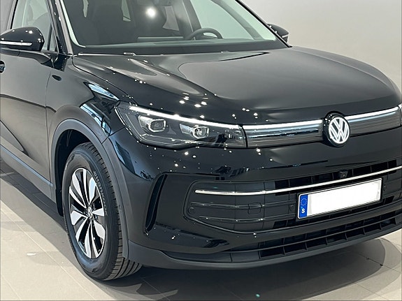 Volkswagen Tiguan 2 of 24