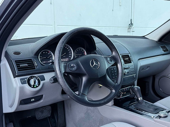 Mercedes-Benz C180 8 of 17