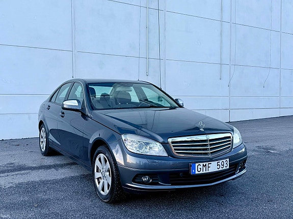 Mercedes-Benz C180 4 of 5