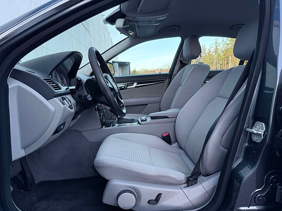 Mercedes-Benz C180 10 of 17