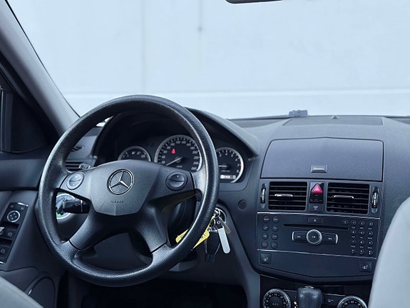 Mercedes-Benz C180 15 of 17