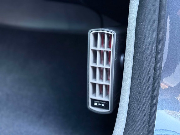 Mercedes-Benz C180 13 of 17