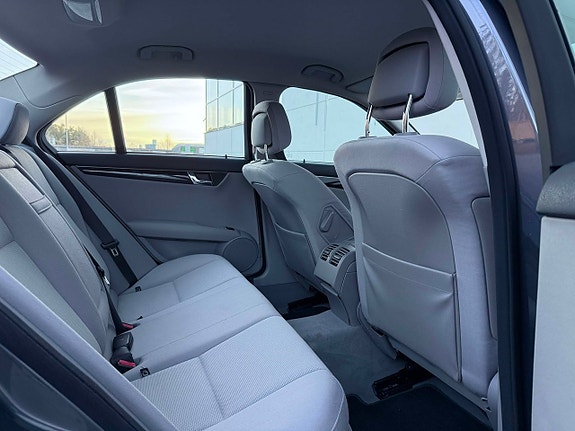 Mercedes-Benz C180 12 of 17
