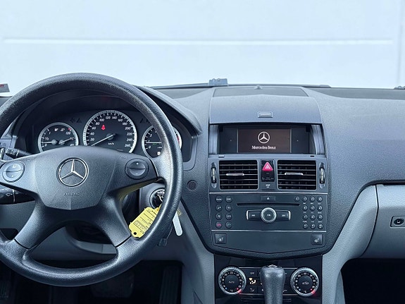 Mercedes-Benz C180 16 of 17