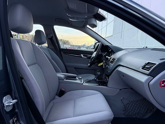 Mercedes-Benz C180 14 of 17