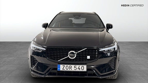 Volvo XC60 2 of 12