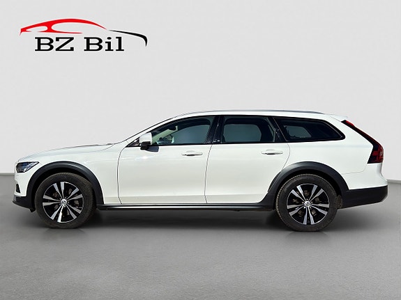 Volvo V90 Cross Country 3 of 5