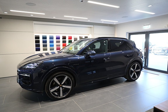 Porsche Cayenne 3 of 5