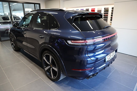 Porsche Cayenne 5 of 5