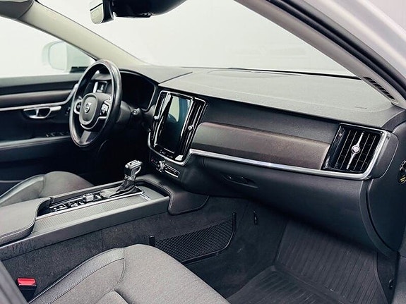 Volvo V90 Cross Country 17 of 19