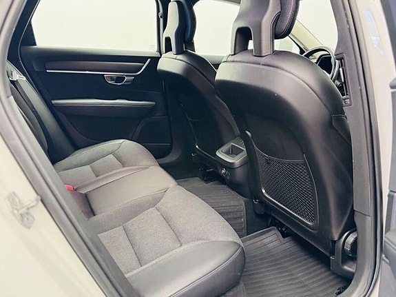 Volvo V90 Cross Country 18 of 19