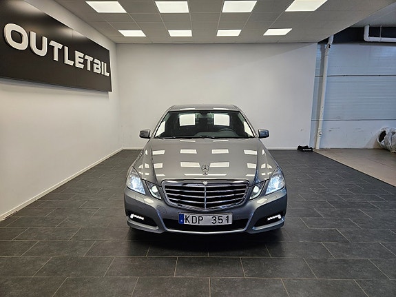 Mercedes-Benz E250 4 of 5