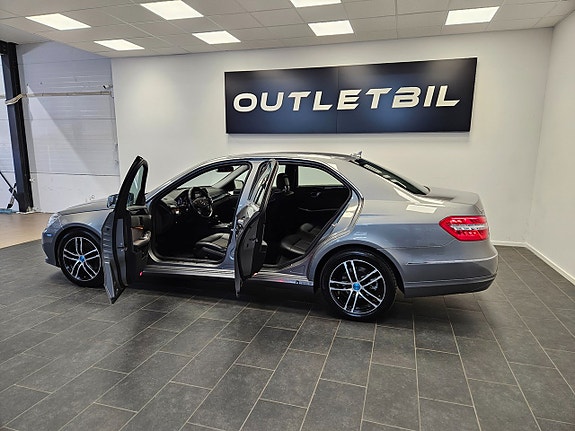 Mercedes-Benz E250 3 of 5
