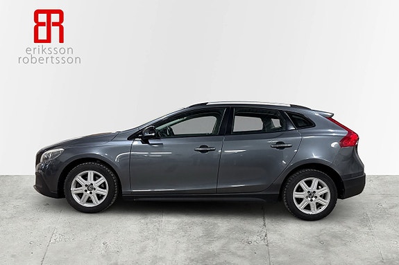Volvo V40 Cross Country 2 of 6