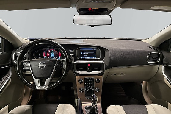 Volvo V40 Cross Country 4 of 6