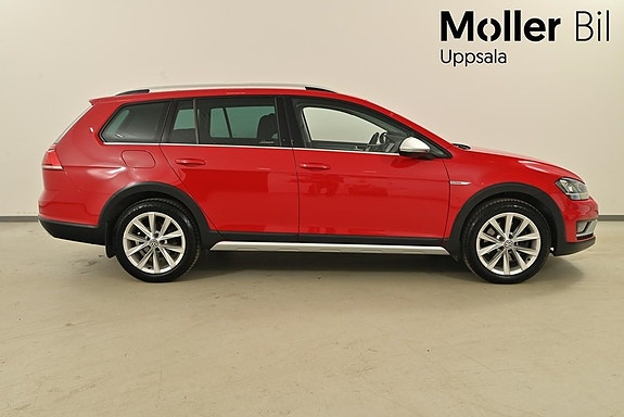 Volkswagen Golf Alltrack 2 of 10