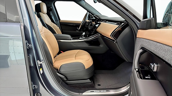 Land Rover Range Rover Sport 3 of 5