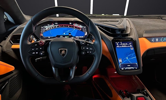 Lamborghini Revuelto 11 of 19