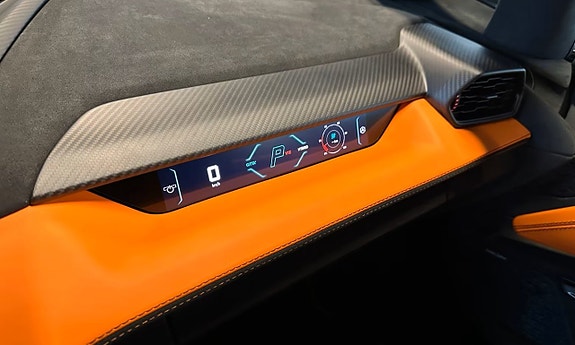 Lamborghini Revuelto 16 of 19