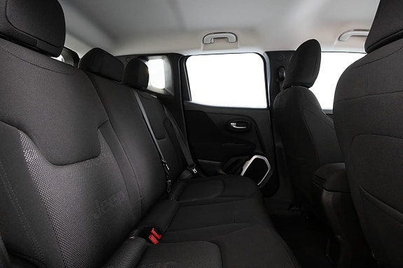 Jeep Renegade 15 of 20