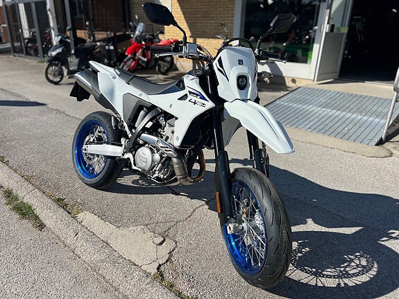 Suzuki DR-Z4SM A2 2 of 4