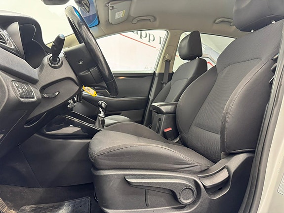 Kia Carens 16 of 19