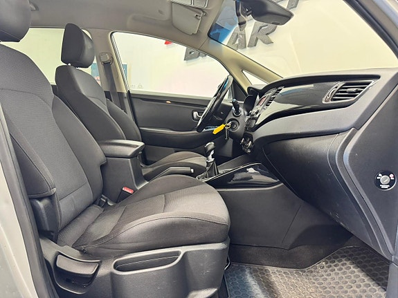 Kia Carens 6 of 19
